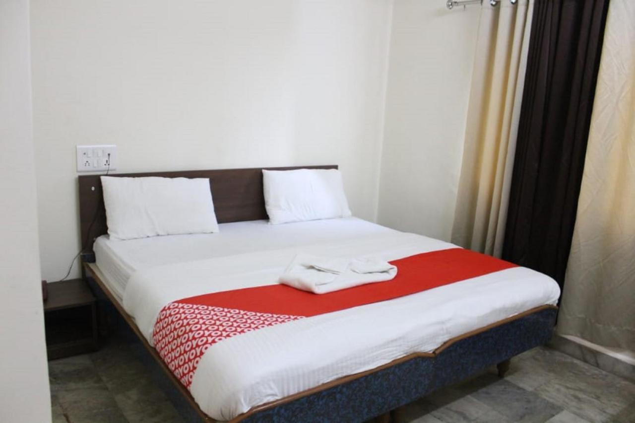 Hotel Krishna Pardi Luaran gambar
